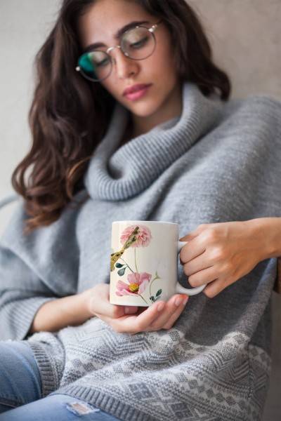 Paul Sinus Art Dekorative Tasse mit schönem Motiv goldener Koi Blumen Blüten Kunstvoll Wasserfarben Black Friday Preise