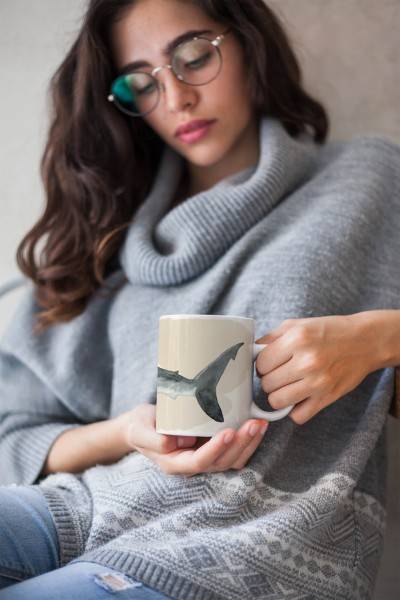 Paul Sinus Art Dekorative Tasse mit schönem Motiv weißer Hai Wasserfarben Aquarell Pastellton Kunstvoll 50% Rabatt für begrenzte Zeit