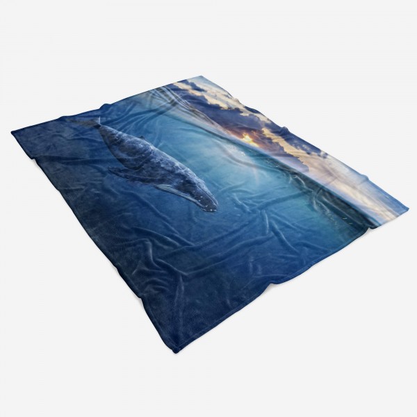 Paul Sinus Art Handtuch Strandhandtuch Saunatuch Kuscheldecke mit Tiermotiv Buckelwal unter Wa im Angebot