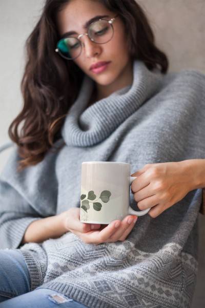 Paul Sinus Art Dekorative Tasse mit schönem Motiv Robbe Seehund Blumen Blüten Kunstvoll Pastelltöne Tägliche Deals