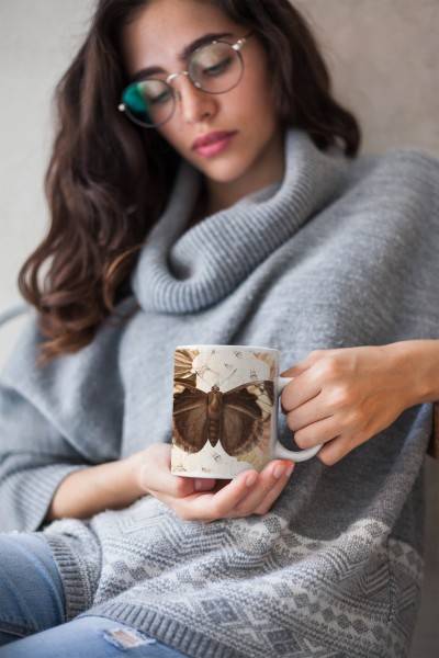 Paul Sinus Art Dekorative Tasse mit schönem Motiv Schmetterlinge Blüten Vintage Brauntöne Kunstvoll Begrenzte Freigabe
