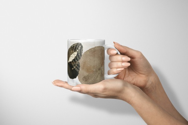 Paul Sinus Art Dekorative Tasse mit schönem Motiv einzigartiges Design Schmetterling goldene Element Braun im Angebot