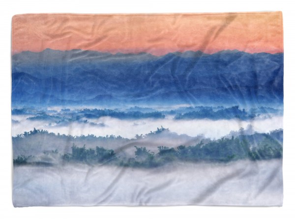 Paul Sinus Art Handtuch Strandhandtuch Saunatuch Kuscheldecke mit Fotomotiv Bergkette Bäume Nebel Natur