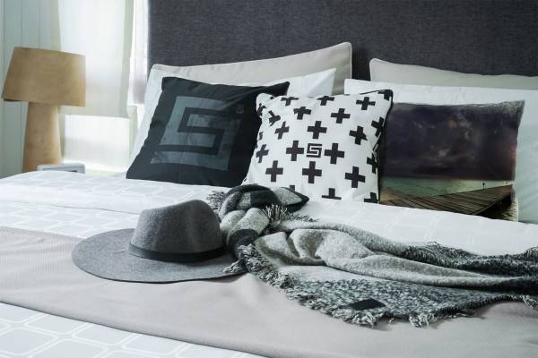 Paul Sinus Art Strand und Meer, grau, türkis, Unwetter, Blitz, Steg Deko Kissen 40x40cm für Couch Sofa Lounge Zierk Kauf eins, bekomm eins gratis