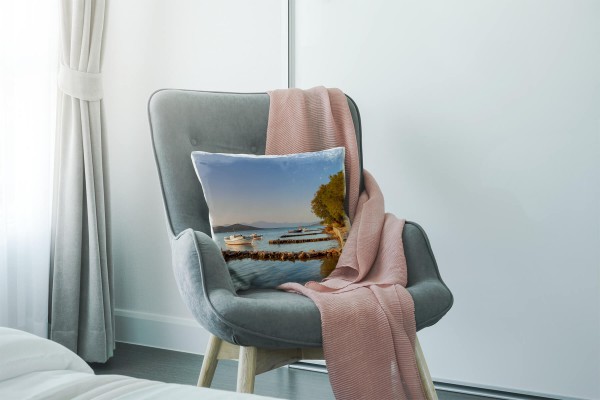 Paul Sinus Art Meer, braun, blau, Boote, Küste, Griechenland Deko Kissen 40x40cm für Couch Sofa Lounge Zierkissen im Angebot