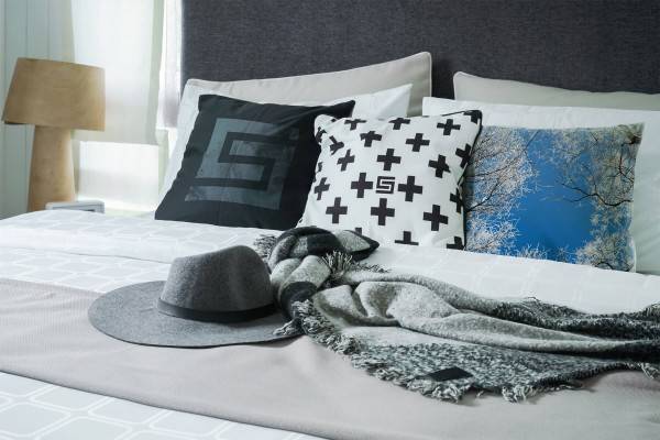 Paul Sinus Art Winter, weiß,blau, eisbedeckte Äste von unten Deko Kissen 40x40cm für Couch Sofa Lounge Zierkissen Fabrikpreis