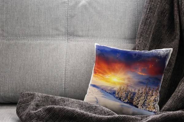Paul Sinus Art Winter, weiß, orange, blau, schneebedeckter Wald Deko Kissen 40x40cm für Couch Sofa Lounge Zierkisse Rabatt
