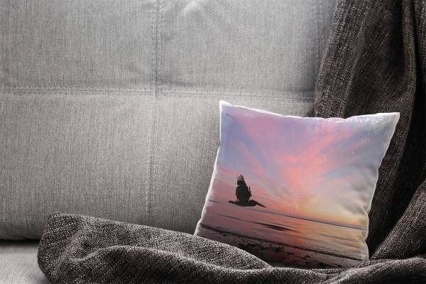 Paul Sinus Art Meer, Tiere, blau, orange, Silhouette eines Pelikans Deko Kissen 40x40cm für Couch Sofa Lounge Zierk Osterangebot