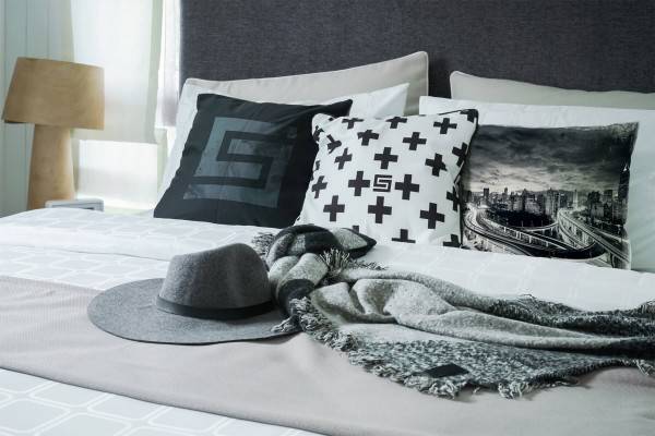 Paul Sinus Art Urban und City, schwarz, weiß, Shanghai, Nacht Deko Kissen 40x40cm für Couch Sofa Lounge Zierkissen Exklusive Angebote